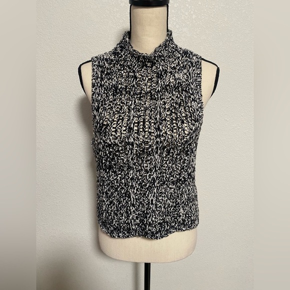 Hollister Tops - Hollister Black White Knit Vest Sleevess